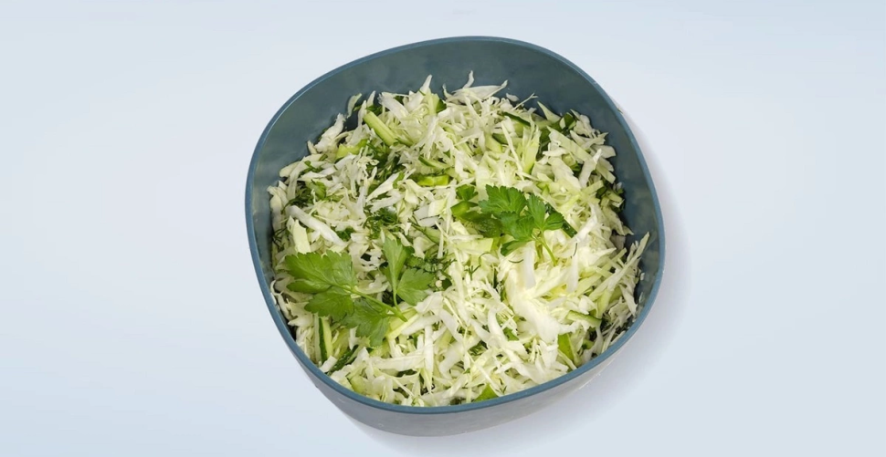 Сочный салат с пикантным фукусом
